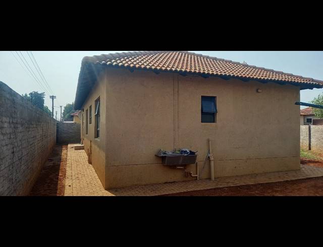 3 BEDROOM HOUSE FOR SALE IN KURUMAN